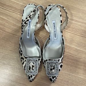 MANOLO BLAHNIK Slingback Pumps